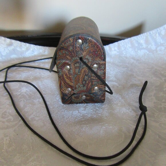 Hard shell Tiny purse - Picture 2 of 7